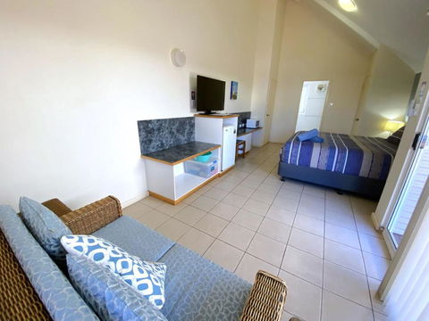 Osprey Holiday Village Unit 201 1 Bedroom - Accommodation Port Hedland 2
