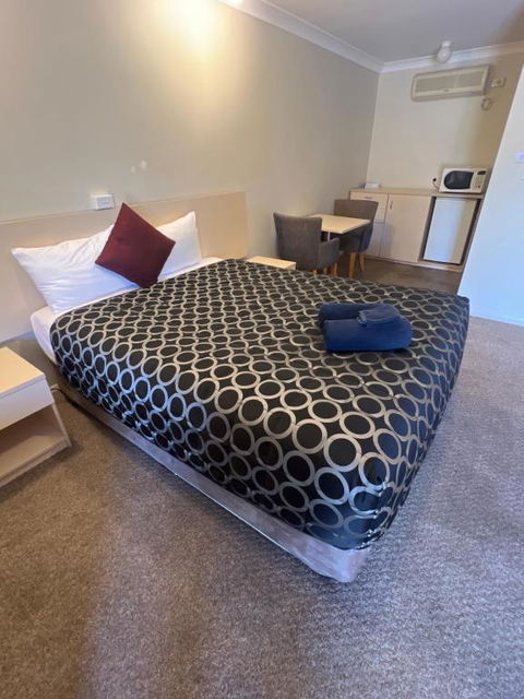OVERLANDER MOTOR LODGE - Accommodation Port Hedland 1