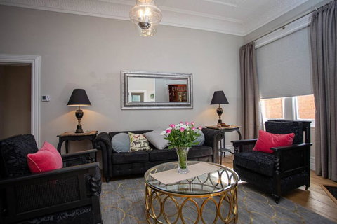 Oxbridge- Period Home In Central Goulburn - Accommodation Port Hedland 0