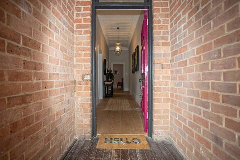 Oxbridge- Period Home In Central Goulburn - Accommodation Port Hedland 2