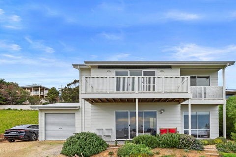One Merino Panoramic Beach House Modern Sleeps 10 - Accommodation Port Hedland 0