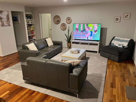 One Merino Panoramic Beach House Modern Sleeps 10 - Accommodation Port Hedland 1