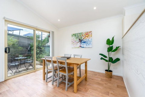 Peaceful 1BR Courtyard Unit In Quiet Dickson - Accommodation Port Hedland 1