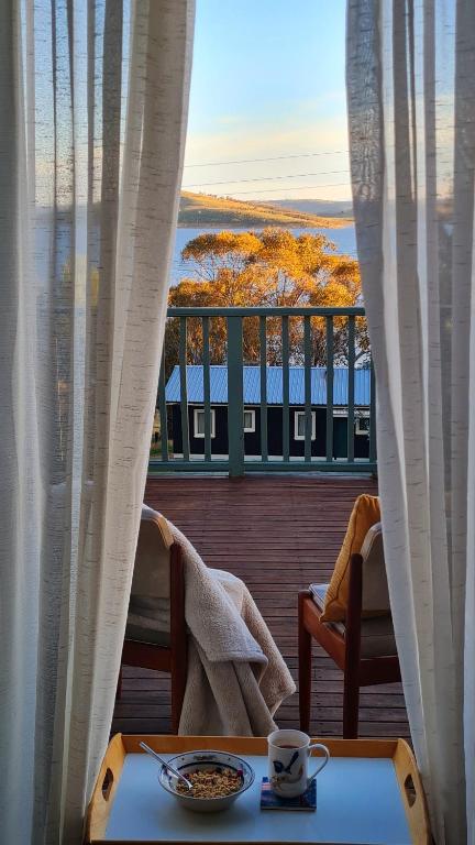 Panoramic Lake View - Accommodation Port Hedland 3