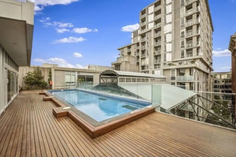 Parade Place - A Central Balcony Stay - Accommodation Port Hedland 2