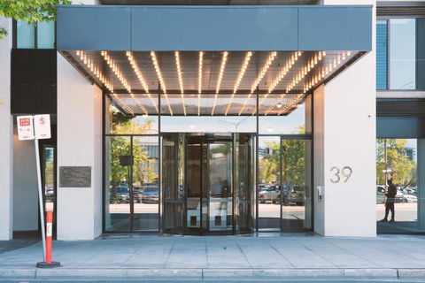 Patio Mt View 1BR Apt In CBD Near ANU And Museum With Free Parking And WiFi - Accommodation Port Hedland 0