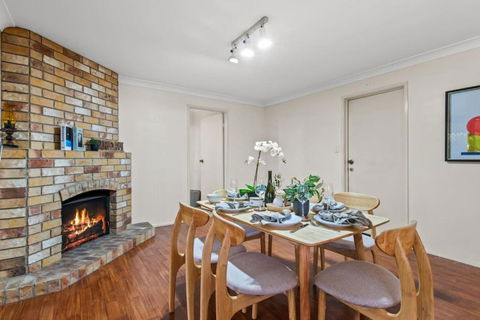 Peaceful 4BR At Sunnybank CBD With 2Parking Yard And Mall - Accommodation Port Hedland 0