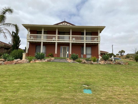 Pelican Retreat - Corporate / Tradie / Family - Accommodation Port Hedland 1