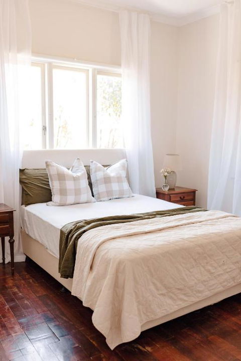 Pet Friendly Family Home In Bluff Point - Accommodation Port Hedland 1