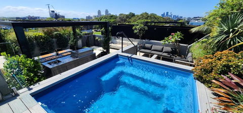 Penthouse Perfection With Private Rooftop Pool - Accommodation Port Hedland 0