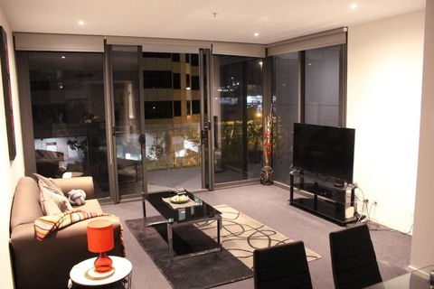 Perfectly Located Modern Apartment - Canberra CBD - Accommodation Port Hedland 1