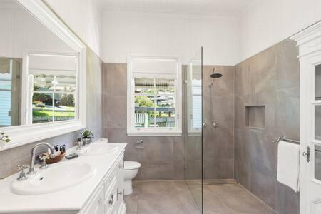 Pet Friendly Family Home In Brisbane - Relocations And Family Stays - Fast Internet - Parking - Netflix - Accommodation Port Hedland 2