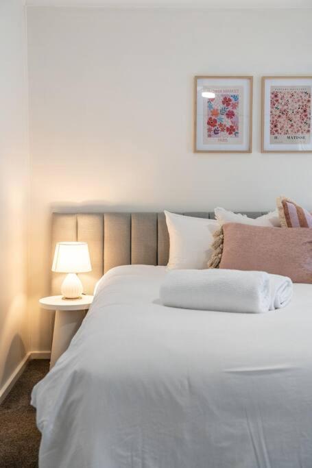 Petal And Bloom - 3BR Family CBD - Accommodation Port Hedland 2