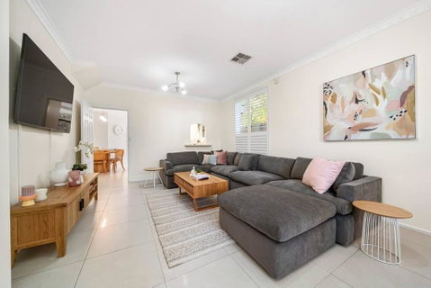 Petal And Bloom - 3BR Family CBD - Accommodation Port Hedland 3