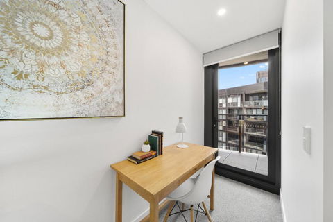 Phillip 2-Bed: Chic Interiors Amazing Amenities - Accommodation Port Hedland 3