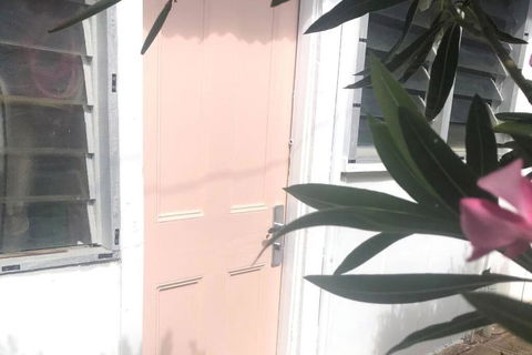 Pink Door By The Seashore - Accommodation Port Hedland 2