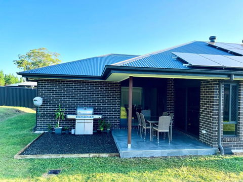 Plantation Retreat 4 Bedroom Modern Home - Accommodation Port Hedland 2