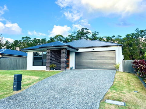 Plantation Retreat 4 Bedroom Modern Home - Accommodation Port Hedland 0