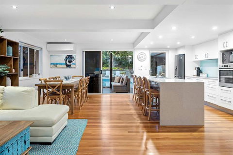 Pool Side Luxury Pet Friendly - Walk To The Beach - Accommodation Port Hedland 2