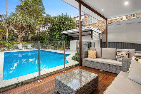 Pool Side Luxury Pet Friendly - Walk To The Beach - Accommodation Port Hedland 0