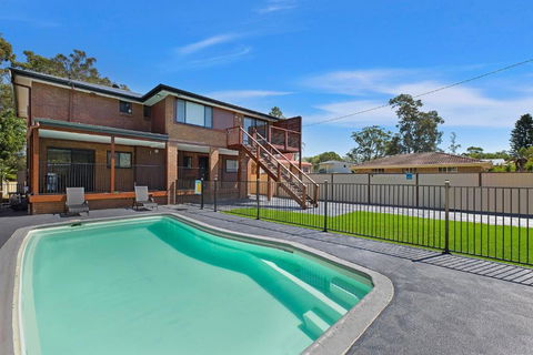 Poolside At Costa - Accommodation Port Hedland 0
