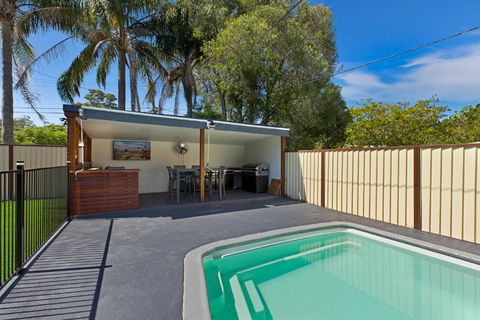 Poolside At Costa - Accommodation Port Hedland 1