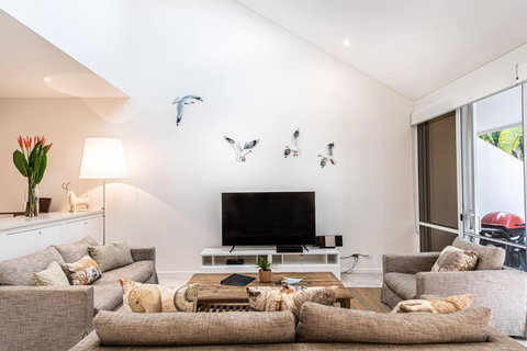 Port Douglas Mirage Villa 433 - Beachfront - Accommodation Port Hedland 1