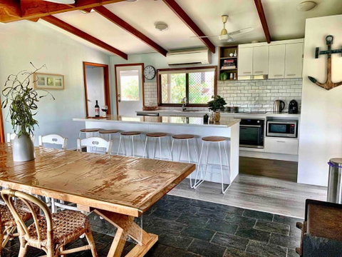 Port Elliot Coastal Cottage - 18 Handby Street,Port Elliot, No Linen Included - Accommodation Port Hedland 3