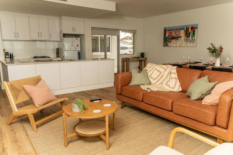 Port Vincent Seaside Apartments - Apartment 2 - Accommodation Port Hedland 3