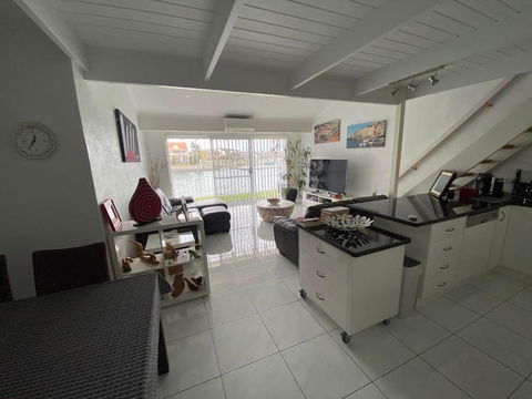 Port Lincoln Marina Waterfront Apartment - Accommodation Port Hedland 3