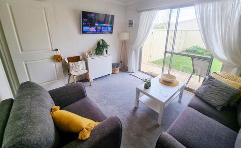Queen Bed Apartment- No Sharing, Your Very Own Space - Accommodation Port Hedland 1