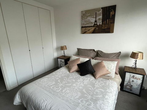 Radiance - Chic Fitzroy Street Apartment - Accommodation Port Hedland 1