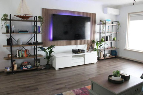 Raeside Home - Accommodation Port Hedland 0