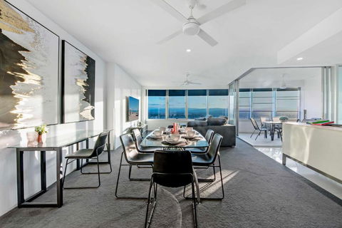 Q Tower Apartments In Surfers Paradise - From Level 3 - Self Contained & Privately Managed - Wow Stay - Accommodation Port Hedland 1