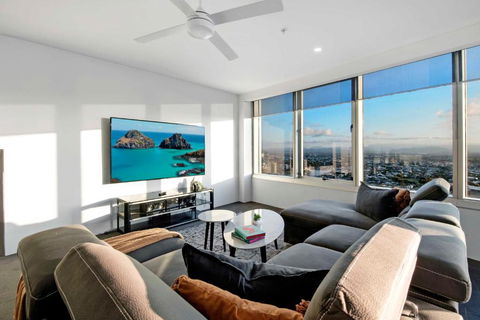 Q Tower Apartments In Surfers Paradise - From Level 3 - Self Contained & Privately Managed - Wow Stay - Accommodation Port Hedland 2
