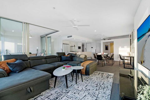 Q Tower Apartments In Surfers Paradise - From Level 3 - Self Contained & Privately Managed - Wow Stay - Accommodation Port Hedland 3