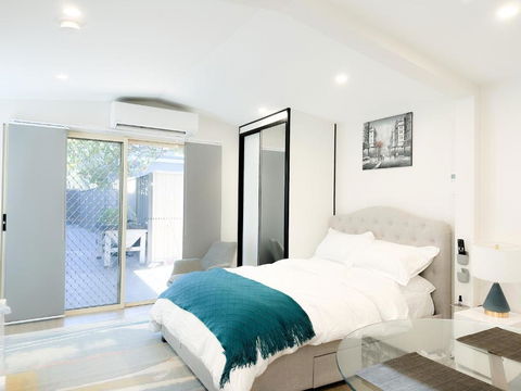 Private, Local Living Studio In Mascot, Airport - Accommodation Port Hedland 0