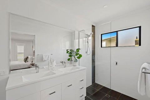 Private Mudjimba Beach Abode - Accommodation Port Hedland 2
