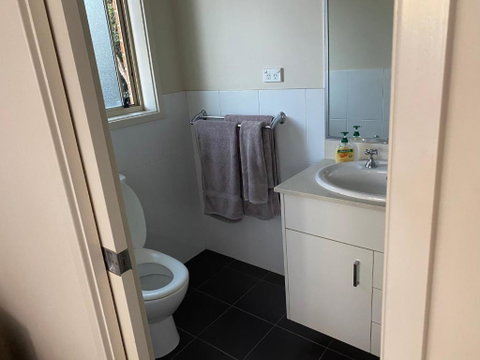 Private Room With Ensuite And Parking Close To Wollongong CBD - Accommodation Port Hedland 3