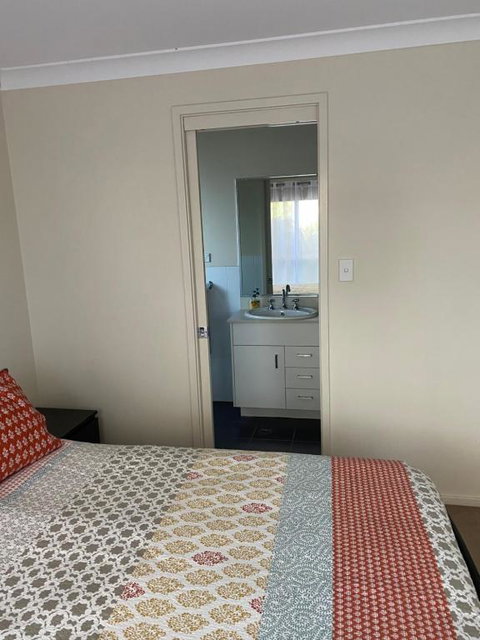 Private Room With Ensuite And Parking Close To Wollongong CBD - Accommodation Port Hedland 2