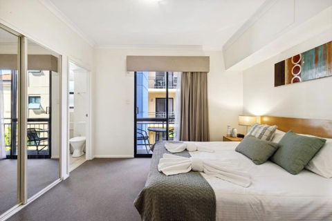 Prized Perth Retreat 1BDR - Accommodation Port Hedland 2