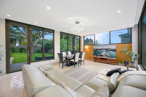 Putney Brand New Luxury House Pool & Waterview - Accommodation Port Hedland 3
