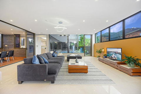 Putney Brand New Luxury House Pool & Waterview - Accommodation Port Hedland 1