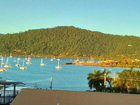 QCWA Cheerful Cottage - Airlie Beach - Accommodation Port Hedland 0