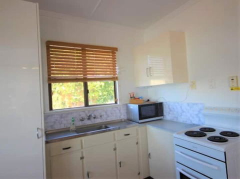 QCWA Cheerful Cottage - Airlie Beach - Accommodation Port Hedland 2