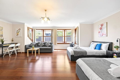 Quadruple Room W Ensuite In Gordon Near Train & Bus - Accommodation Port Hedland 3