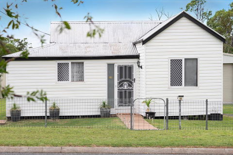 Quaint 2 Bedroom Fully Furnished Cottage - Accommodation Port Hedland 0