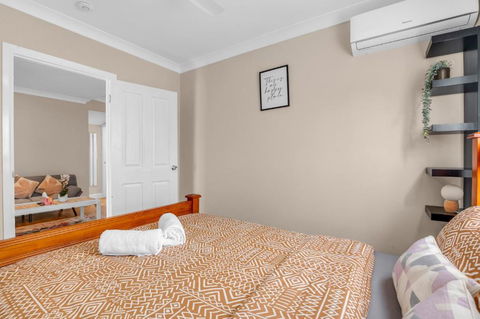Quaint 2 Bedroom Fully Furnished Cottage - Accommodation Port Hedland 2