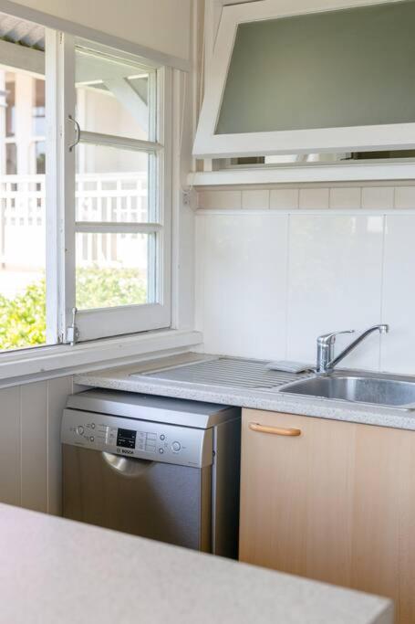 Quaint & Cosy 1 Bedroom Apartment In Queenslander. - Accommodation Port Hedland 2