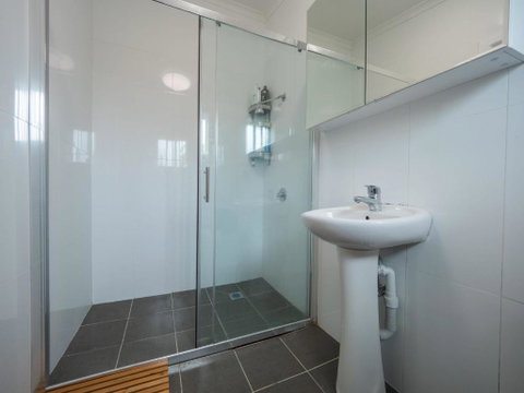 Quaint Double Or Queen Room - Mins To Stations&UNSW - Shared Bathroom - Accommodation Port Hedland 3